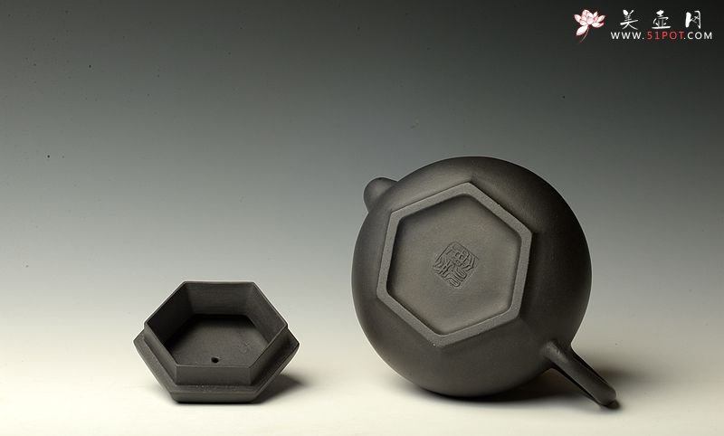 紫砂壶图片：潘小东新作 端庄秀丽 随方就圆 全手六方鼓腹 难度大~捂灰 - 宜兴紫砂壶网