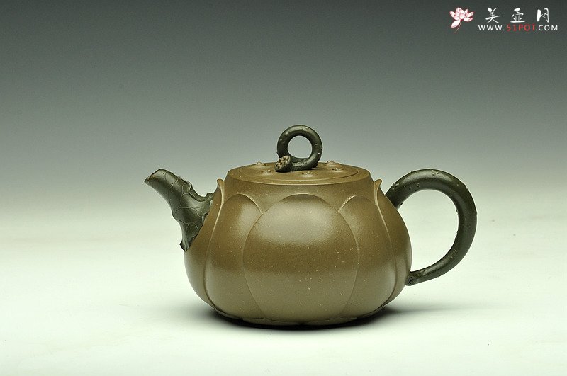 紫砂壶图片：原创作品孙伟强张新亚合作 灵秀俊美    典雅大气 - 宜兴紫砂壶网