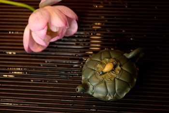 紫砂壶图片：习习清风 莲莲动情o(∩_∩)o  荷叶清风 孙伟强张新亚原创新品 夏雨荷 - 宜兴紫砂壶网