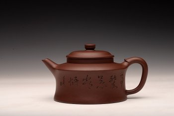 紫砂壶图片：强强联合 曲峰经典作品  全手玉龙禅锺 陆轶舟装饰 - 宜兴紫砂壶网