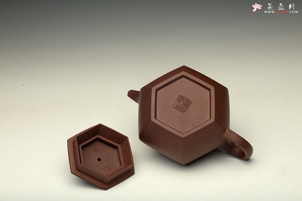 紫砂壶图片：何卫枫新作 面面得体 大口实用 全手醉六方 - 宜兴紫砂壶网