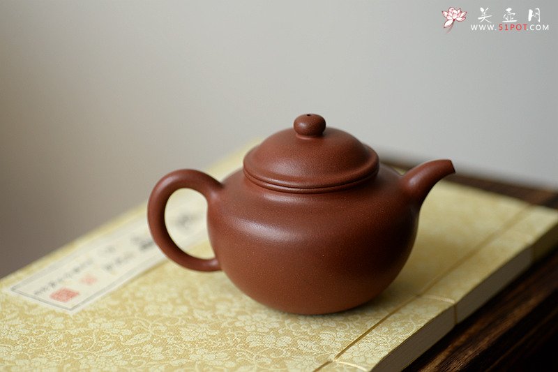 紫砂壶图片：鸿渝山房摹古之留佩莲子 娇小可人 美壶特惠 - 宜兴紫砂壶网