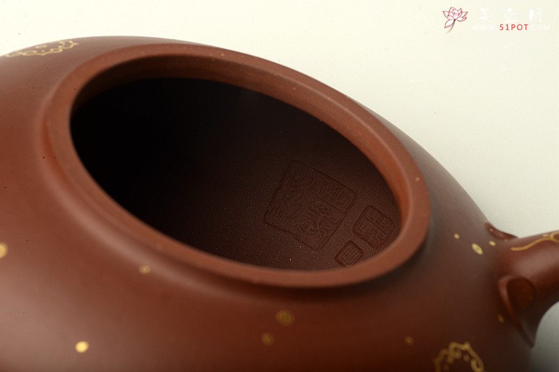 紫砂壶图片：曲峰原创作品 疏朗大方 全手金如意情 饱满可人 寓意吉祥 - 宜兴紫砂壶网