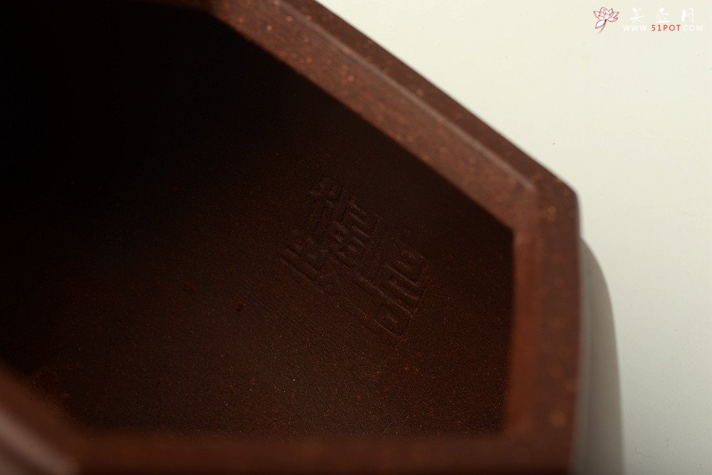 紫砂壶图片：何卫枫新作 面面得体 大口实用 全手醉六方 - 宜兴紫砂壶网