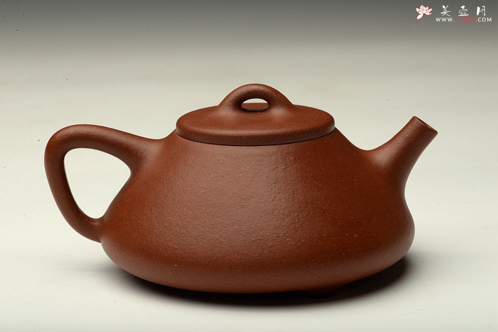 紫砂壶图片：纯料降坡泥 骨肉均挺 全手小子冶石瓢 - 宜兴紫砂壶网