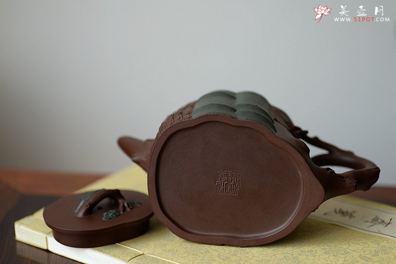 紫砂壶图片：钢流实用花货 精湛功底 全手岁寒三色三友 单志萍甲午年力作 - 宜兴紫砂壶网