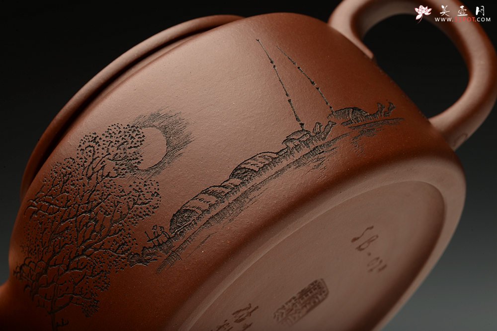 紫砂壶图片：四号井的底槽青 全手桑扁 刻绘老辣  爱不释手 - 宜兴紫砂壶网