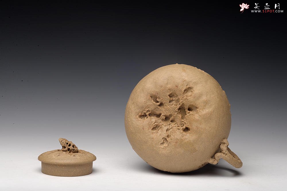 紫砂壶图片：肌理丰富 拙味~ 全手薄胎龚春 金蟾~沧桑质感 - 宜兴紫砂壶网