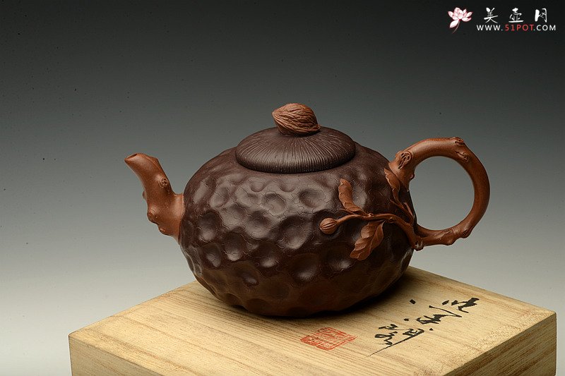 紫砂壶图片：原创作品 孙伟强张新亚合作 菩提 沧桑自然 贴叶精湛 - 宜兴紫砂壶网