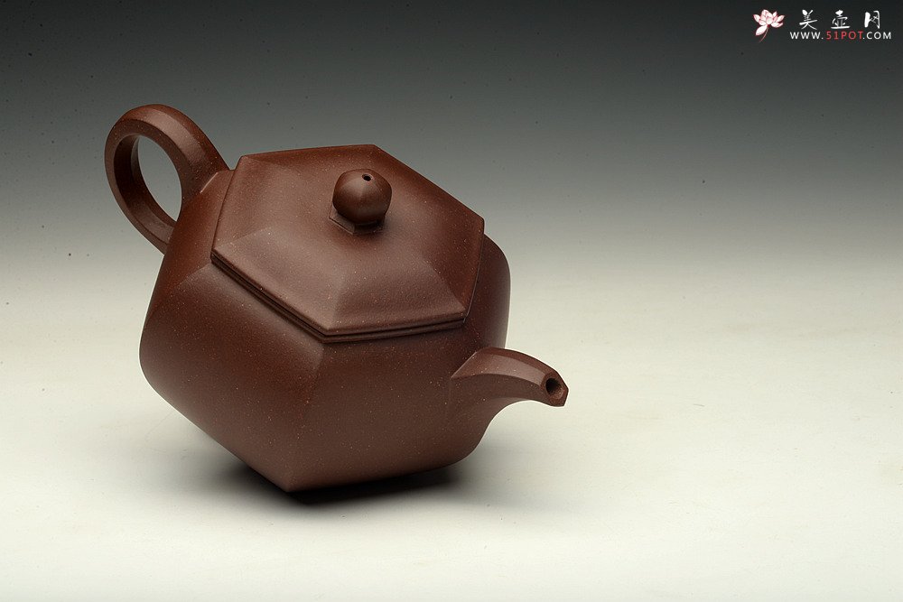 紫砂壶图片：何卫枫新作 面面得体 大口实用 全手醉六方 - 宜兴紫砂壶网