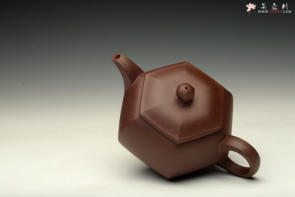 紫砂壶图片：何卫枫新作 面面得体 大口实用 全手醉六方 - 宜兴紫砂壶网