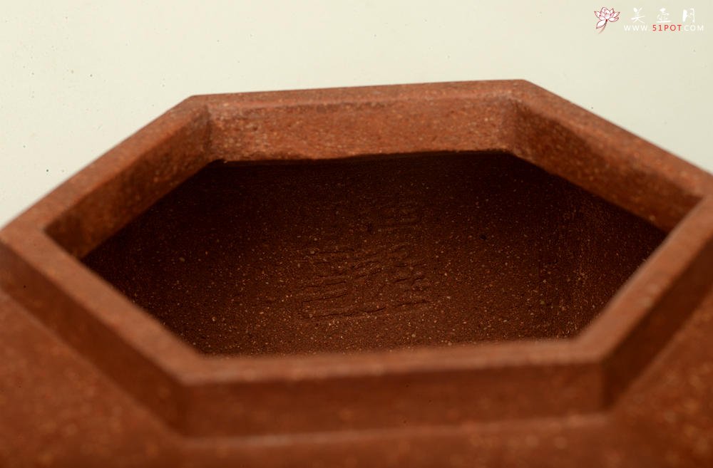 紫砂壶图片：陈进全手近作 沉稳大气  道洪风格之六方紫锤 - 宜兴紫砂壶网