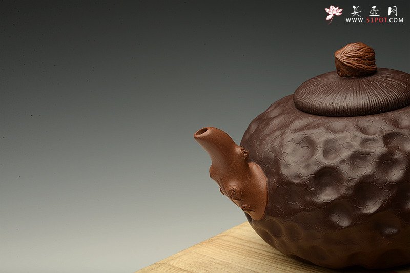 紫砂壶图片：原创作品 孙伟强张新亚合作 菩提 沧桑自然 贴叶精湛 - 宜兴紫砂壶网