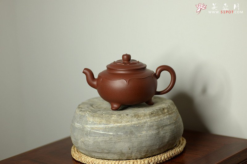紫砂壶图片：储俊伟全手过程的那个三足宝莲o(∩_∩)o  - 宜兴紫砂壶网