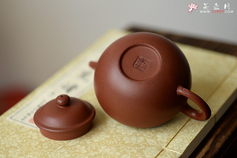 紫砂壶图片：鸿渝山房摹古之留佩莲子 娇小可人 美壶特惠 - 宜兴紫砂壶网