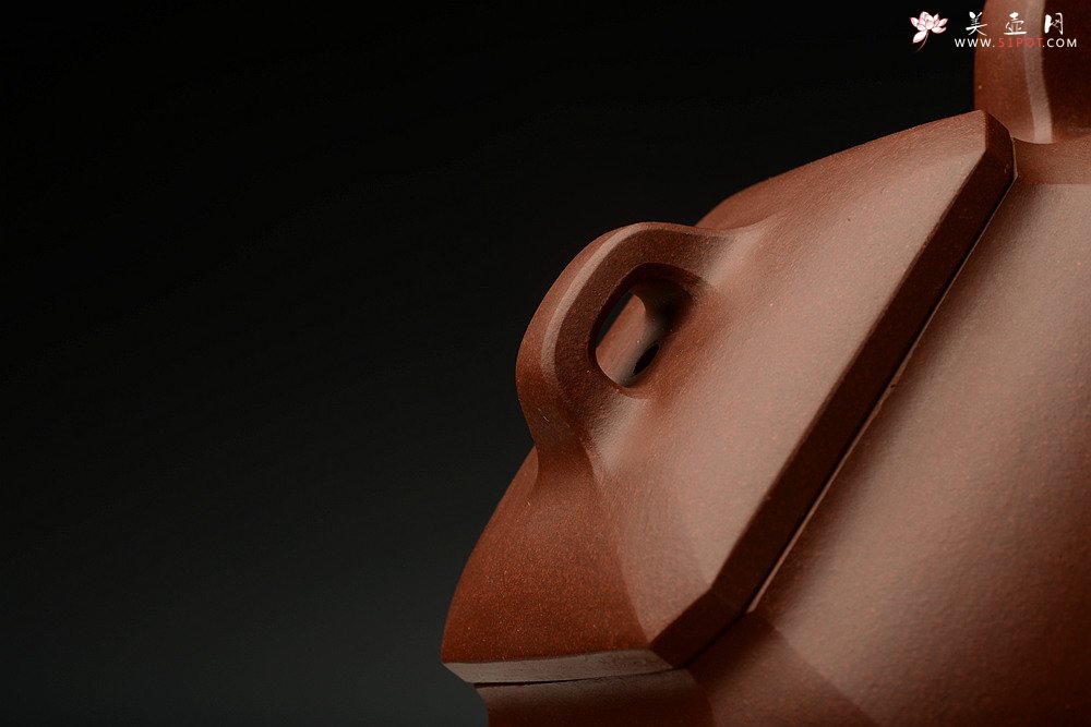 紫砂壶图片：方器潜力股 于洪跃作品 稳重大方 做工精致 八方宝鼎 - 宜兴紫砂壶网