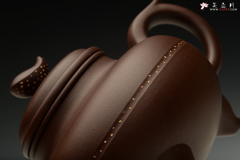 紫砂壶图片：于洪霞新作 造型新颖  全手凤鸣 寓意吉祥 - 宜兴紫砂壶网