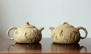 紫砂壶图片：肌理丰富 拙味~ 全手薄胎龚春 瓜纽和桥纽~沧桑质感 - 宜兴紫砂壶网