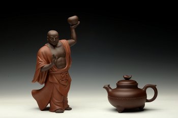 紫砂壶图片：于洪霞新作 造型新颖  全手凤鸣 寓意吉祥 - 宜兴紫砂壶网