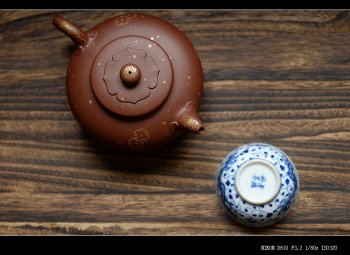 紫砂壶图片：曲峰原创作品 疏朗大方 全手金如意情 饱满可人 寓意吉祥 - 宜兴紫砂壶网