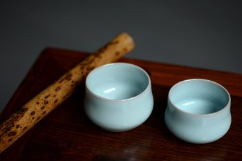 紫砂壶图片：正宗汝州汝瓷  烧出天空的颜色o(∩_∩)o  手工圆融杯 香插 完美支钉烧 - 宜兴紫砂壶网