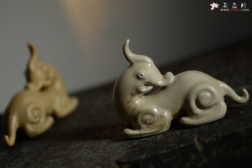 紫砂壶图片：战国时期青铜器 茶宠/镇纸/摆件/笔架  - 宜兴紫砂壶网