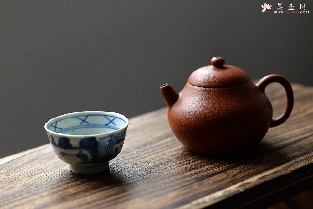 紫砂壶图片：许学军新作 壶体细腻 身型挺拔  全手玉茗 优质朱砂泥 - 宜兴紫砂壶网