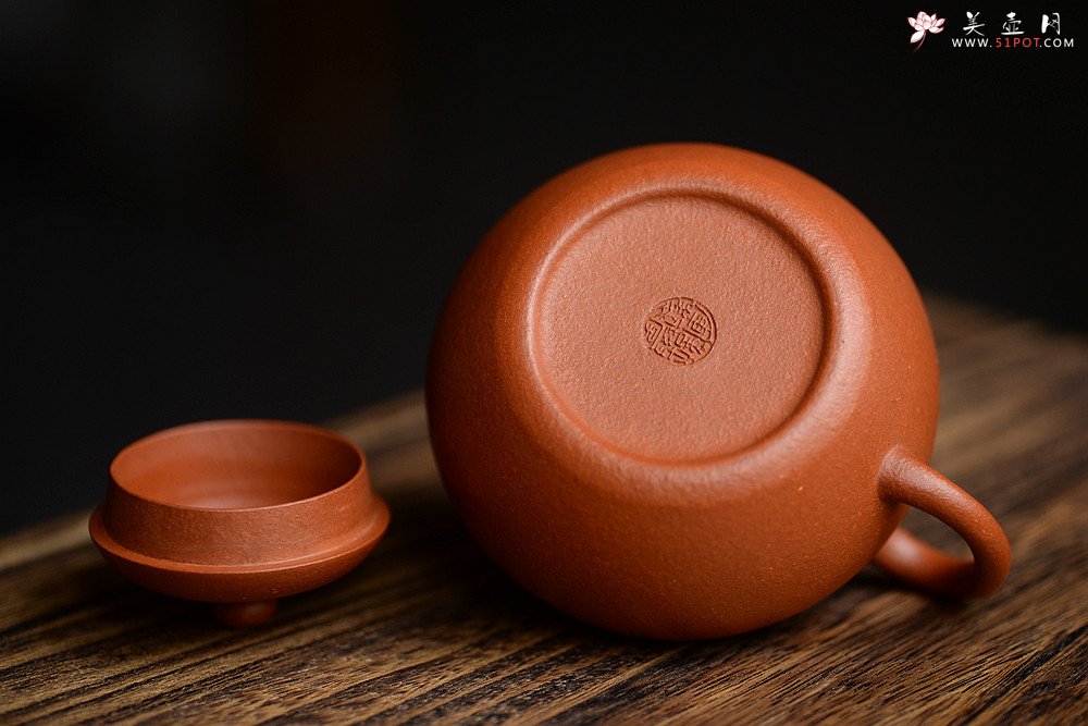 紫砂壶图片：许学军新作 壶体细腻 身型挺拔  全手玉茗 优质朱砂泥 - 宜兴紫砂壶网