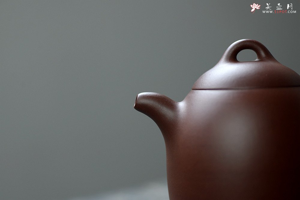 紫砂壶图片：陈腐老紫泥 稳重大方 做工精致 全手秦权 潜力艺人 - 宜兴紫砂壶网