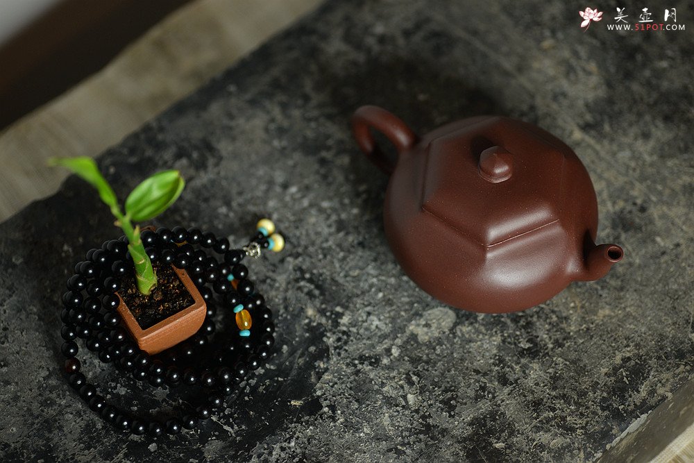 紫砂壶图片：潘小东新作 端庄秀丽 随方就圆 全手六方鼓腹 难度大~ - 宜兴紫砂壶网