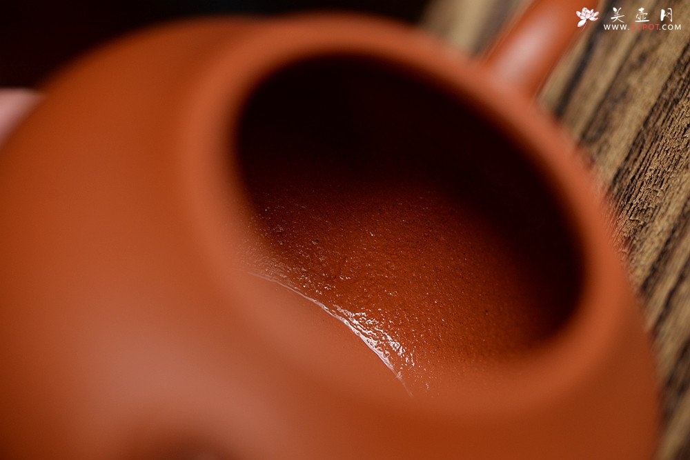 紫砂壶图片：许学军新作 壶体细腻 身型挺拔  全手玉茗 优质朱砂泥 - 宜兴紫砂壶网