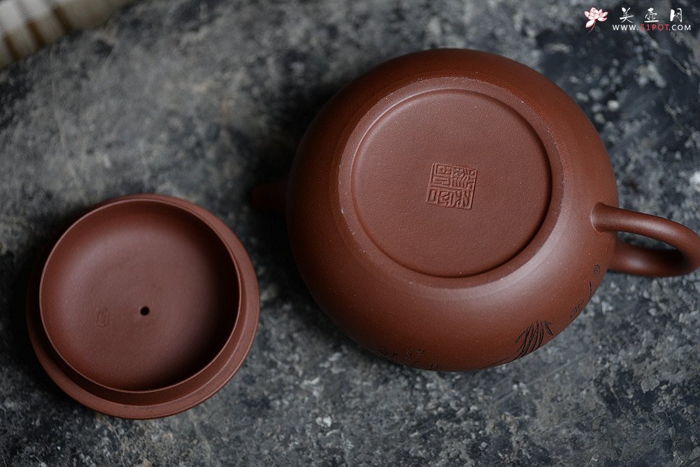 紫砂壶图片：猪肝色底槽青 张听刚装饰 大仿古 传统经典 - 宜兴紫砂壶网