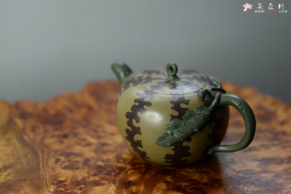 紫砂壶图片：田园情趣 经典花货 丰收西瓜 张新亚孙伟强合作 - 宜兴紫砂壶网