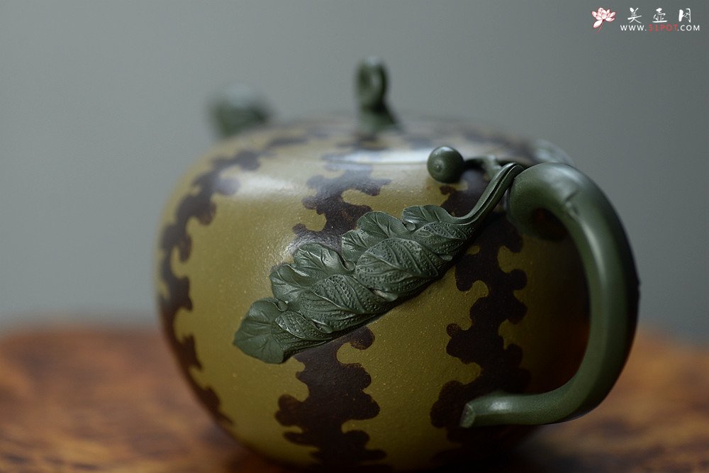 紫砂壶图片：田园情趣 经典花货 丰收西瓜 张新亚孙伟强合作 - 宜兴紫砂壶网