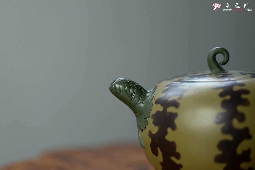 紫砂壶图片：田园情趣 经典花货 丰收西瓜 张新亚孙伟强合作 - 宜兴紫砂壶网