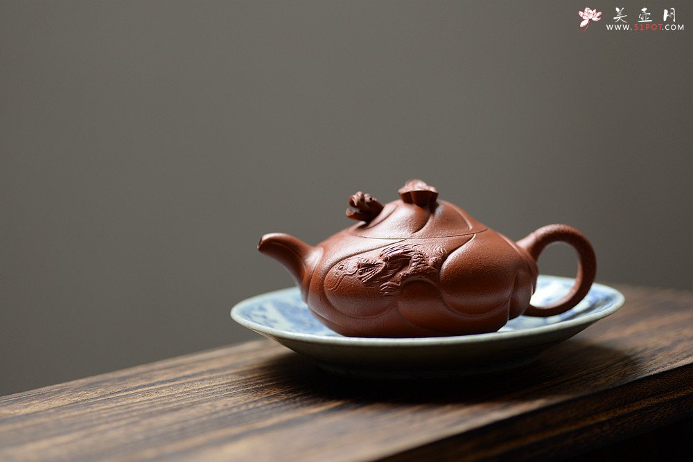 紫砂壶图片：器形端庄   朱泥鱼化龙 难度颇大 - 宜兴紫砂壶网