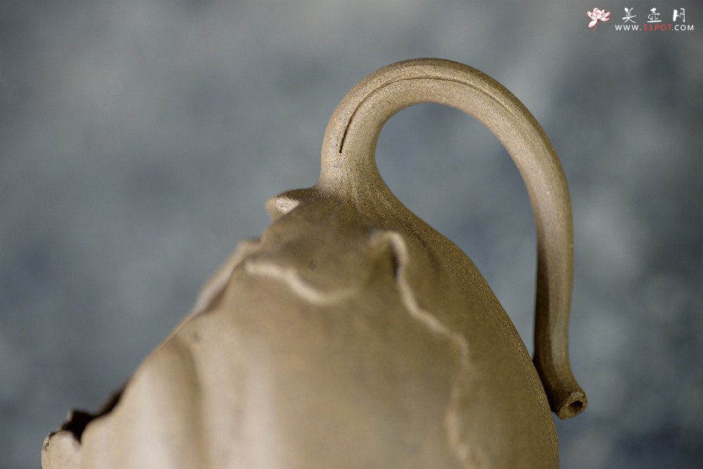 紫砂壶图片：学院派风格之全手荷叶公道+2个手工荷叶杯 肌理丰富 各有风味~ - 宜兴紫砂壶网