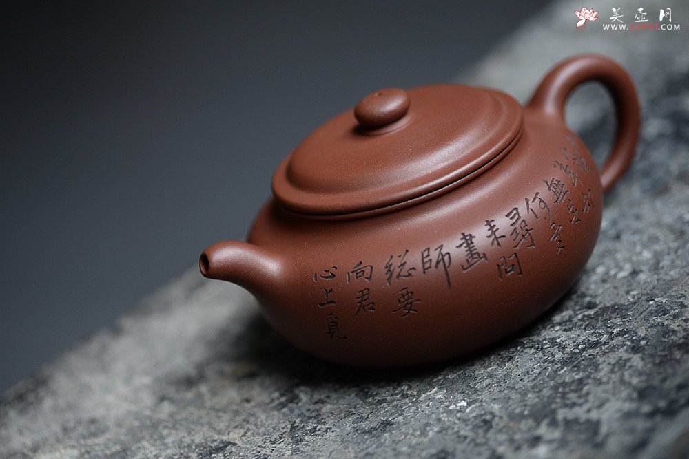 紫砂壶图片：猪肝色底槽青 张听刚装饰 大仿古 传统经典 - 宜兴紫砂壶网