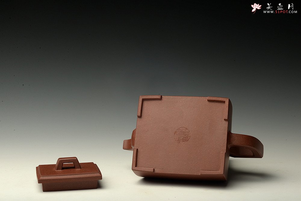 紫砂壶图片：厚重大气 全手琮鼎四方 - 宜兴紫砂壶网