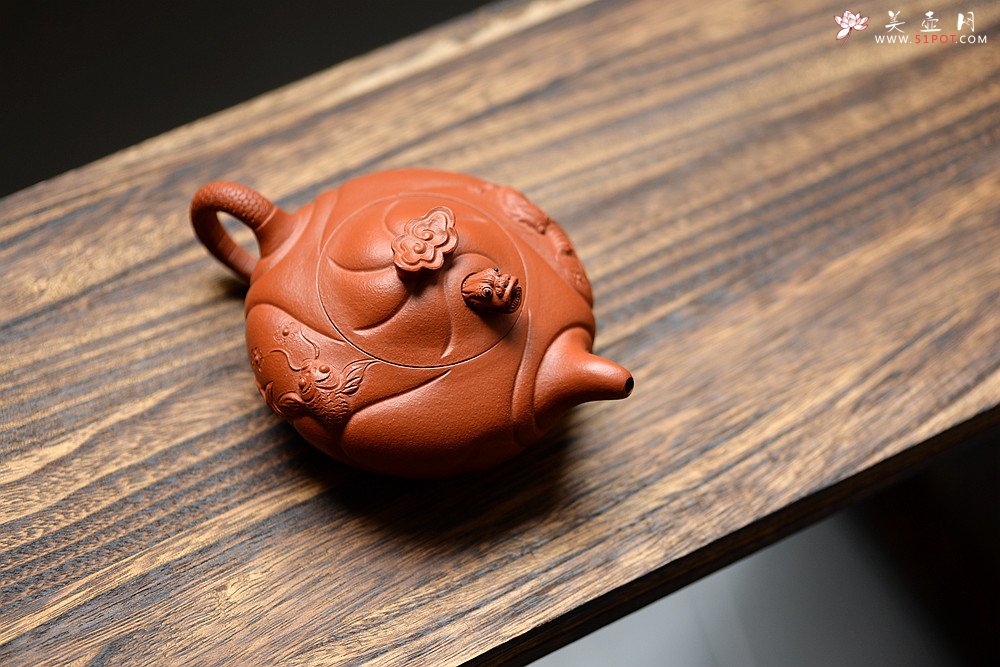 紫砂壶图片：器形端庄   朱泥鱼化龙 难度颇大 - 宜兴紫砂壶网