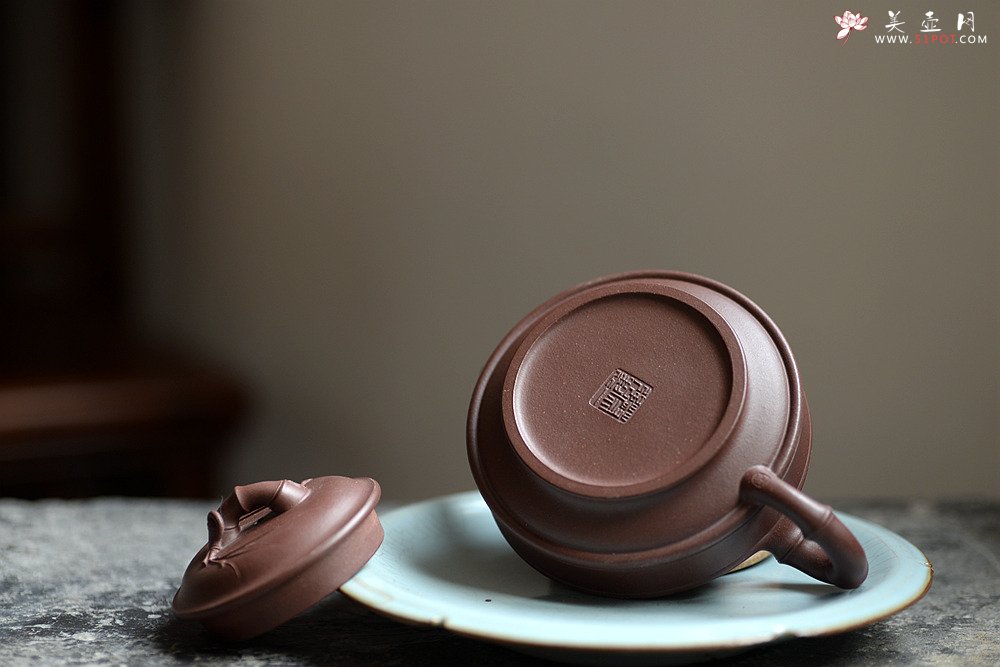 紫砂壶图片：造型端正 双线竹鼓一对 劲道竹叶 飘逸 - 宜兴紫砂壶网