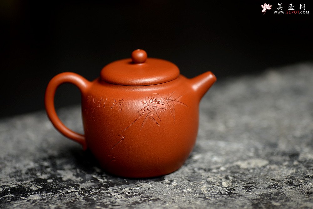 紫砂壶图片：简练素雅 高旭峰款 线条流畅 全手朱泥静月 许频频装饰 - 宜兴紫砂壶网