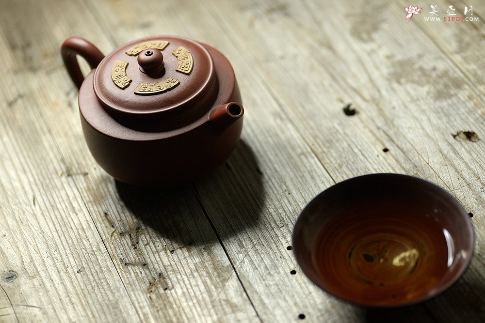 紫砂壶图片：储俊伟最新力作  古朴典雅 全手合璧 - 宜兴紫砂壶网
