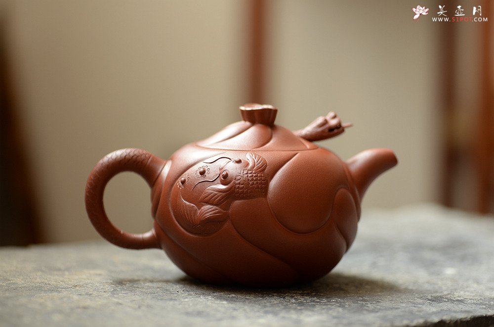 紫砂壶图片：器型饱满  精品扁鱼化龙  做工精细 - 宜兴紫砂壶网