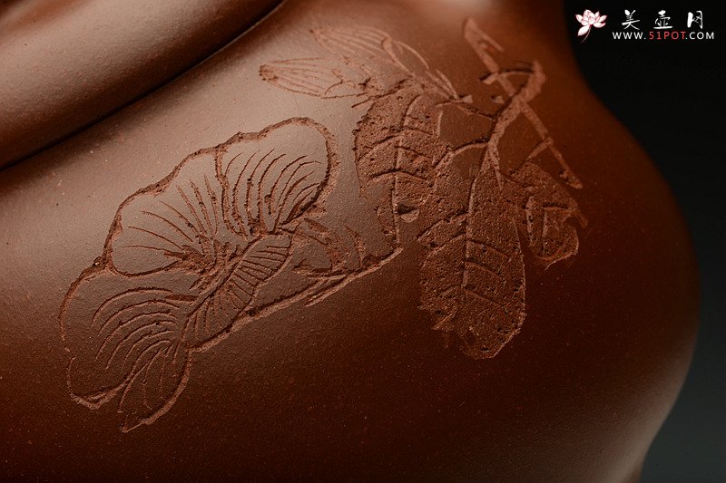 紫砂壶图片：何健作品 毛国强装饰 全手三足乳鼎 强强联合 值得珍藏~ - 宜兴紫砂壶网