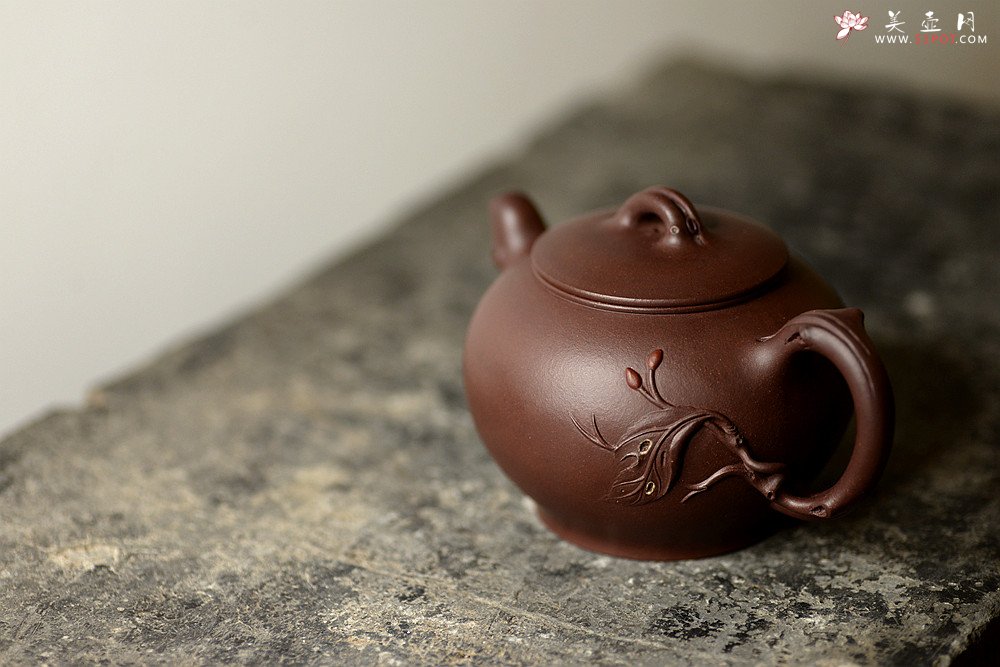 紫砂壶图片：高雪琴原创作品 韵味十足  全手花趣 敦厚可人 - 宜兴紫砂壶网
