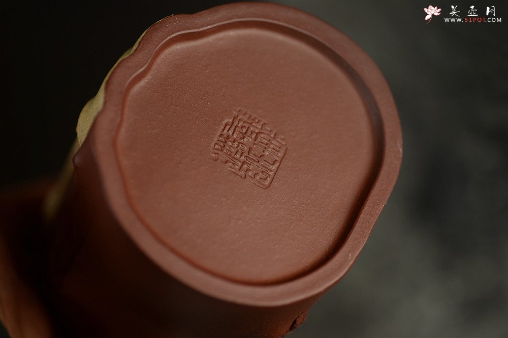 紫砂壶图片：单志萍甲午力作全手套壶 青梅竹马 情趣纵生 三色文气 - 宜兴紫砂壶网