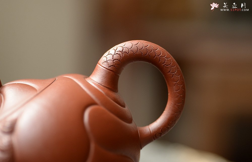 紫砂壶图片：器型饱满  精品扁鱼化龙  做工精细 - 宜兴紫砂壶网