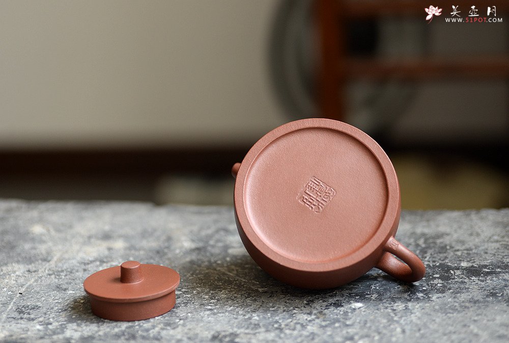 紫砂壶图片：施梦佳近作  全手曼生井栏 文气古朴 - 宜兴紫砂壶网