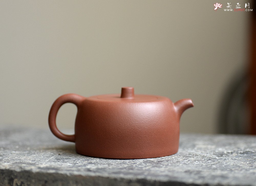 紫砂壶图片：施梦佳近作  全手曼生井栏 文气古朴 - 宜兴紫砂壶网